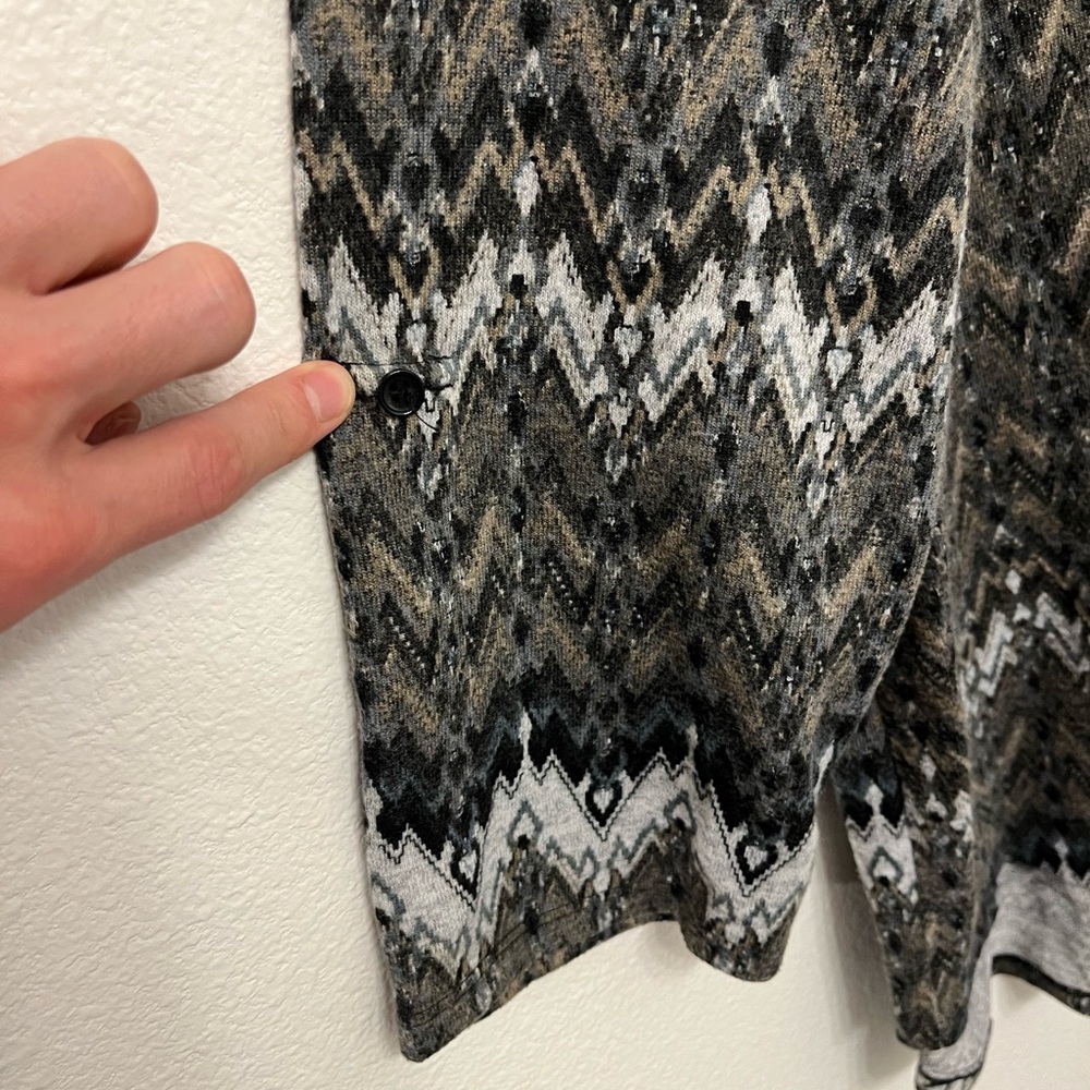 Elle Black and Gray Graphic 3/4 Sleeve Blouse - Picture 3 of 5